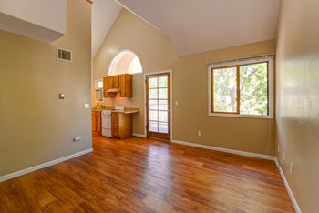 1085 Broadway #13 Interior